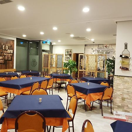 Hostal Restaurante El Abuelo Trobajo Del Camino Eksteriør billede