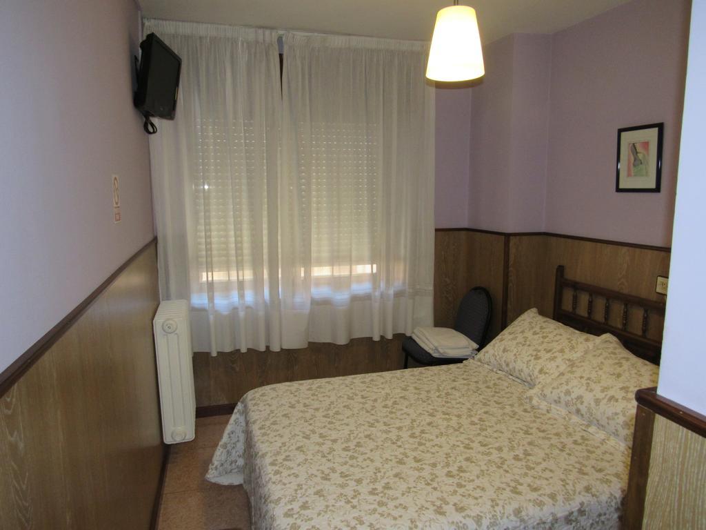 Hostal Restaurante El Abuelo Trobajo Del Camino Eksteriør billede