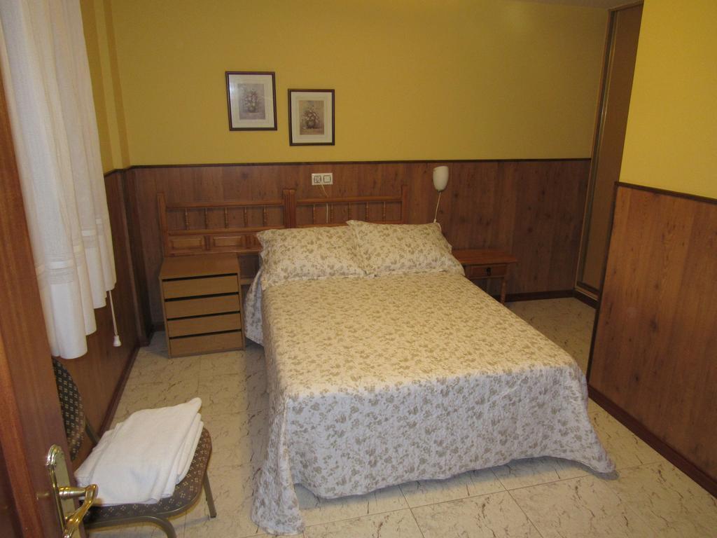 Hostal Restaurante El Abuelo Trobajo Del Camino Eksteriør billede
