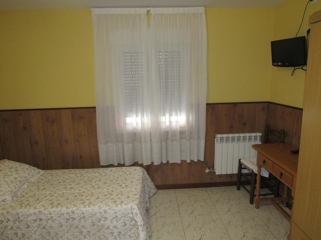 Hostal Restaurante El Abuelo Trobajo Del Camino Eksteriør billede