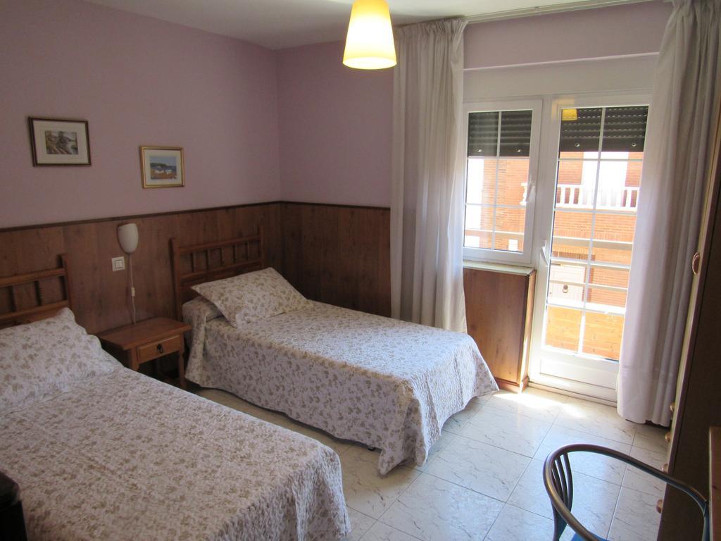 Hostal Restaurante El Abuelo Trobajo Del Camino Eksteriør billede