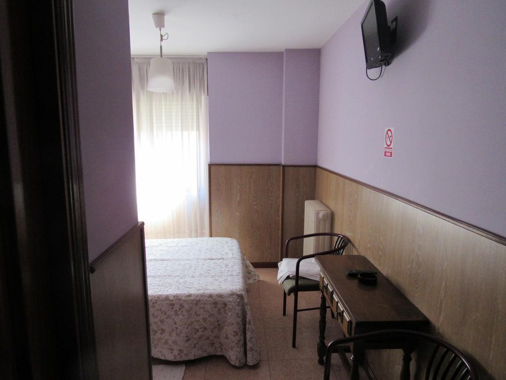 Hostal Restaurante El Abuelo Trobajo Del Camino Eksteriør billede