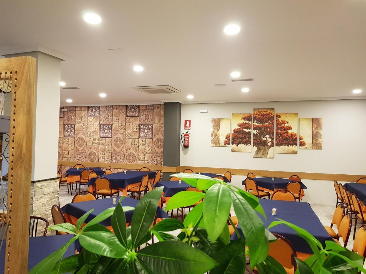 Hostal Restaurante El Abuelo Trobajo Del Camino Eksteriør billede